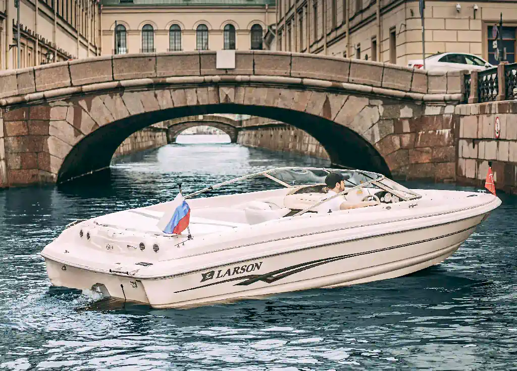 Катер LARSON 210 